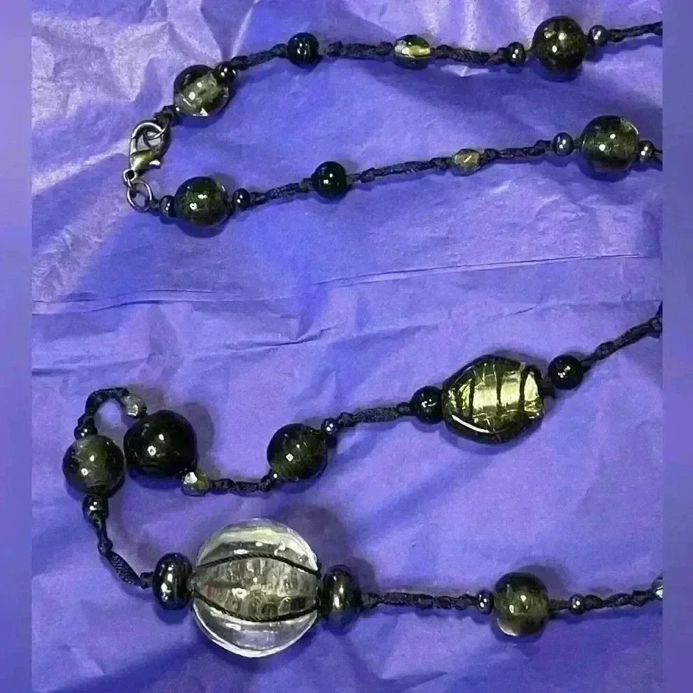 Glass bead necklace - Picture 2 of 3